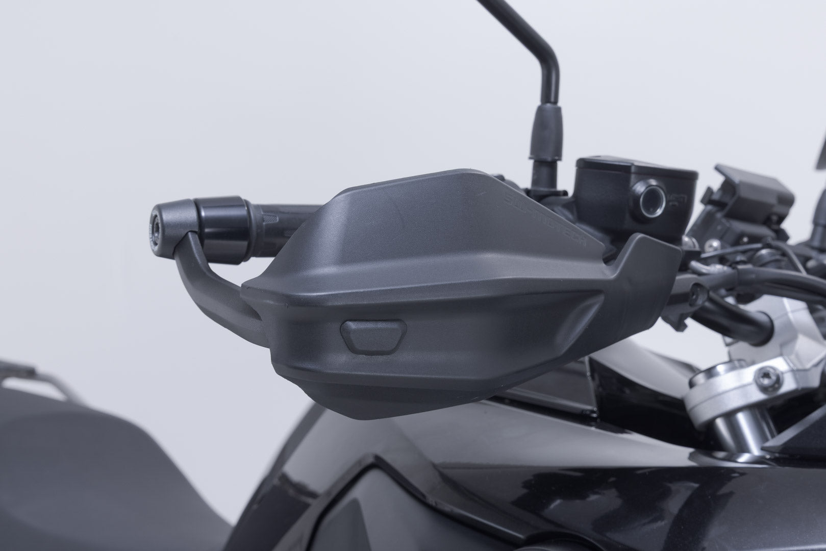 SW-MOTECH / SWモテック アドベンチャー ハンドプロテクターキット ブラック。BMW F750 GS (17-)。 | HDG.00.220.32500/B