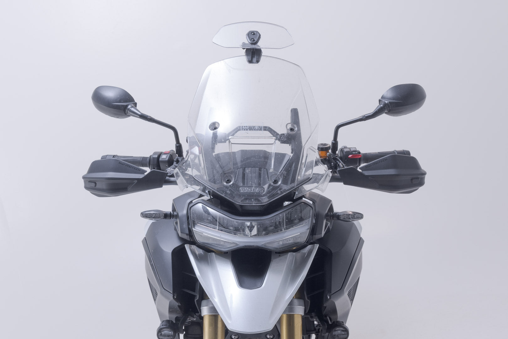 SW-MOTECH / SWモテック アドベンチャー ハンドプロテクターキット ブラック。Triumph タイガー 1200 (22-)。 | HDG.00.220.32700/B