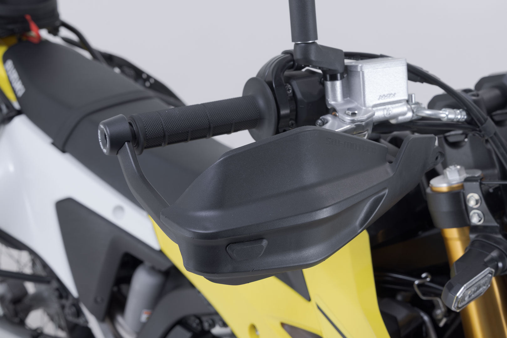 SW-MOTECH / SWモテック アドベンチャー・ハンドプロテクターキット(ブラック)。Suzuki DR-Z4S / SM(25-)。 | HDG.00.220.33100/B