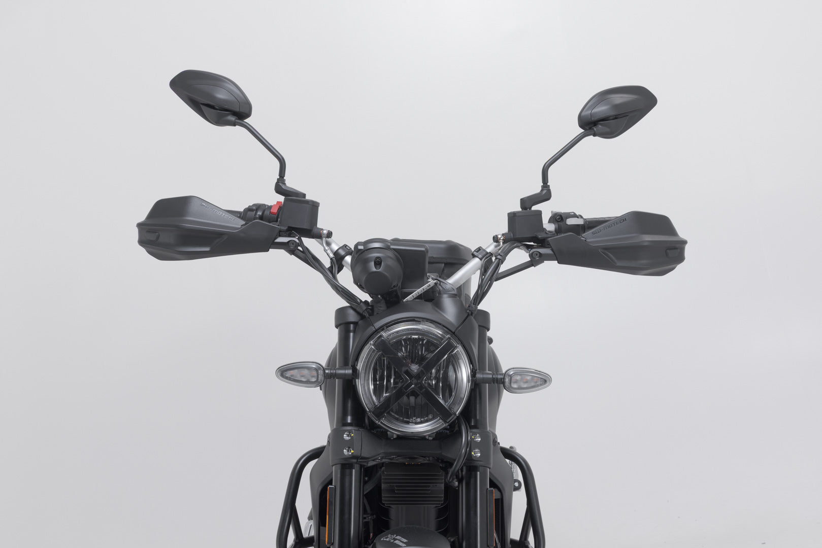 SW-MOTECH / SWモテック アドベンチャー ハンドプロテクターキット ブラック。Ducati・スクランブラー(14-)。 | HDG.00.220.34301/B