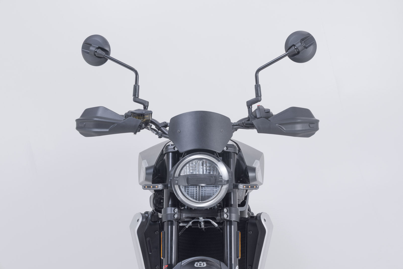 SW-MOTECH / SWモテック アドベンチャー・ハンドプロテクターキット(ブラック)。ハスクバーナ・スヴァルトピレン 801 (24-)。 | HDG.00.220.38900/B
