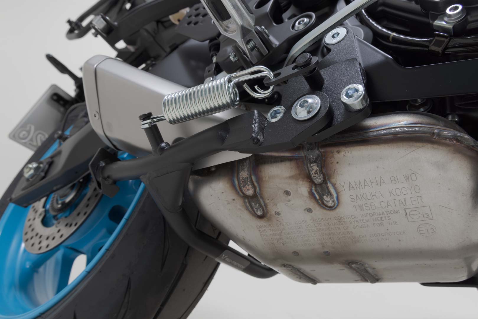 SW-MOTECH / SWモテック センタースタンド(ブラック)。Yamaha MT-07(24-)。 | HPS.06.089.10000/B