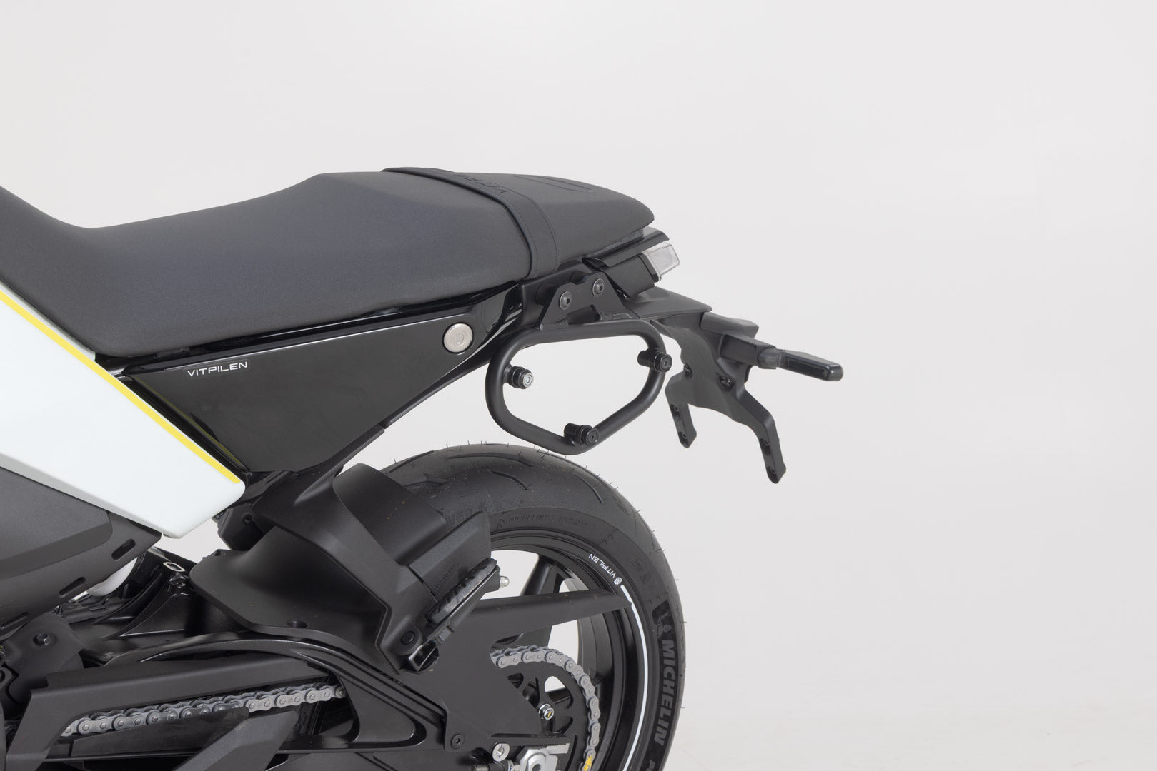 SW-MOTECH / SWモテック SLC サイドキャリア(左側) Husqvarna Svartpilen/Vitpilen 401 (23-)。 | HTA.03.014.10000