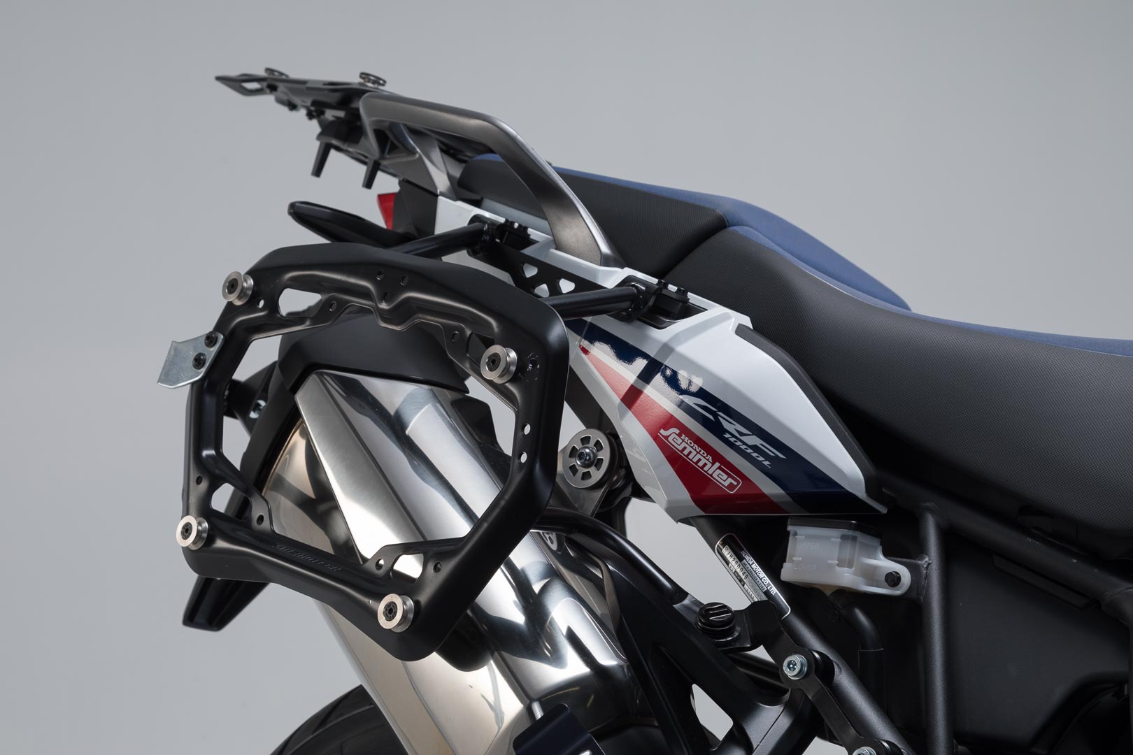 SW-MOTECH / SWモテック DUSC ハードケースシステム ブラック。41/33 リットル。CRF1000L アフリカツイン (15-17)。 | KFT.01.622.65001/B