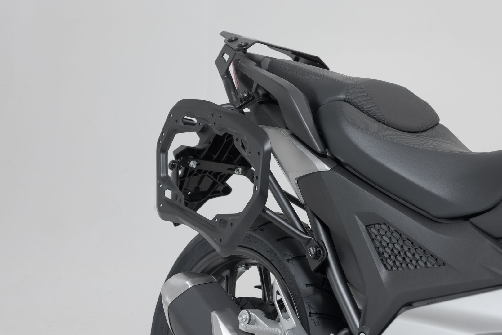 SW-MOTECH / SWモテック DUSC ハードケースシステム ブラック。41/41 リットル。Honda NC750X/XD (20-)。 | KFT.01.841.65101/B