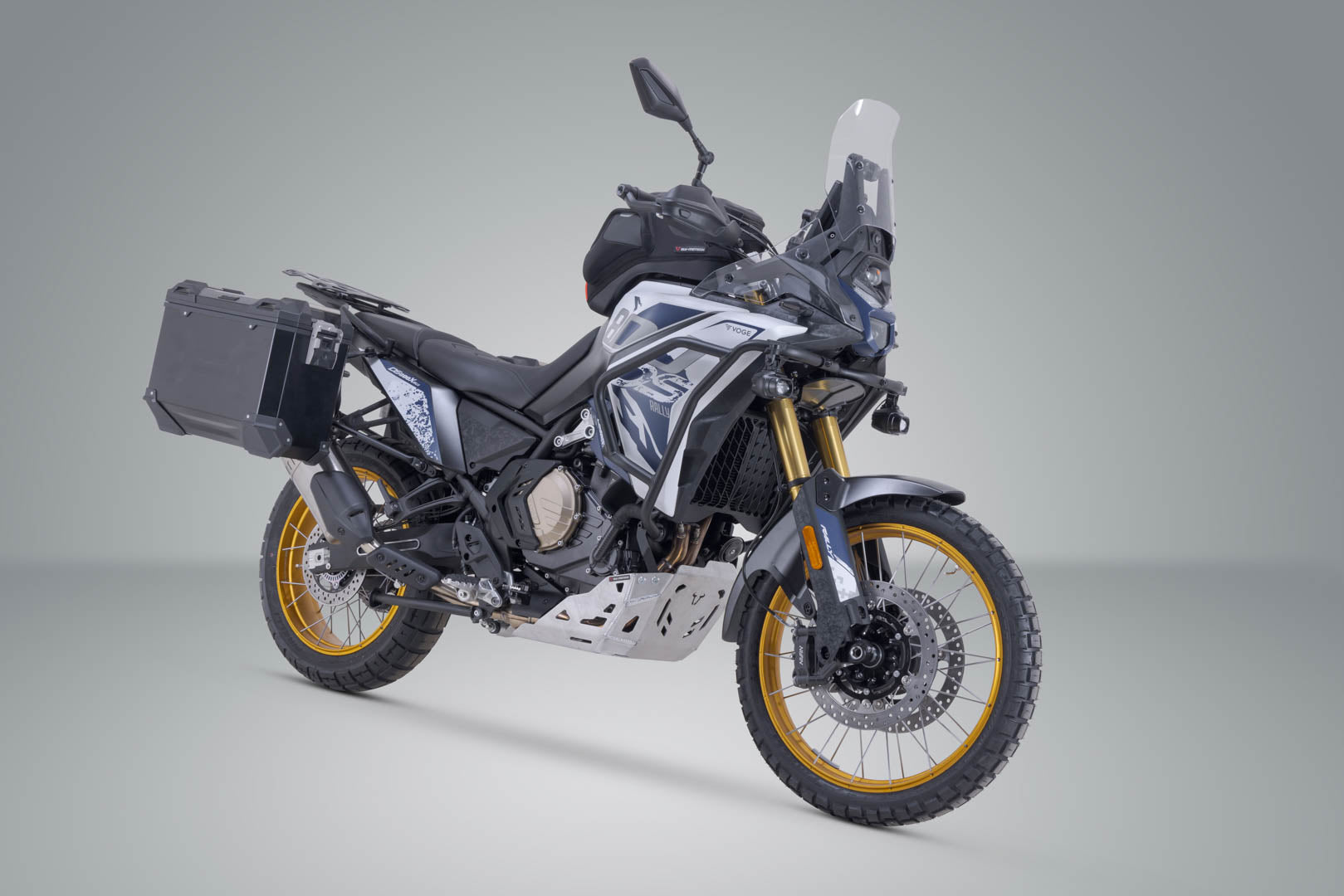 SW-MOTECH / SWモテック TRAX ADV アルミケースシステム ブラック。45/37 リットル。Voge DS800X Rally (25-)用。 | KFT.02.072.70000/B