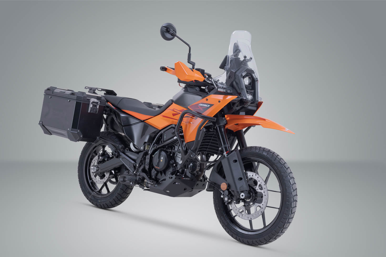 SW-MOTECH / SWモテック TRAX ADV アルミケースシステム ブラック。45/45 リットル。KTM 125 SMC R、250 Adv、390 Adv。 | KFT.04.417.70100/B