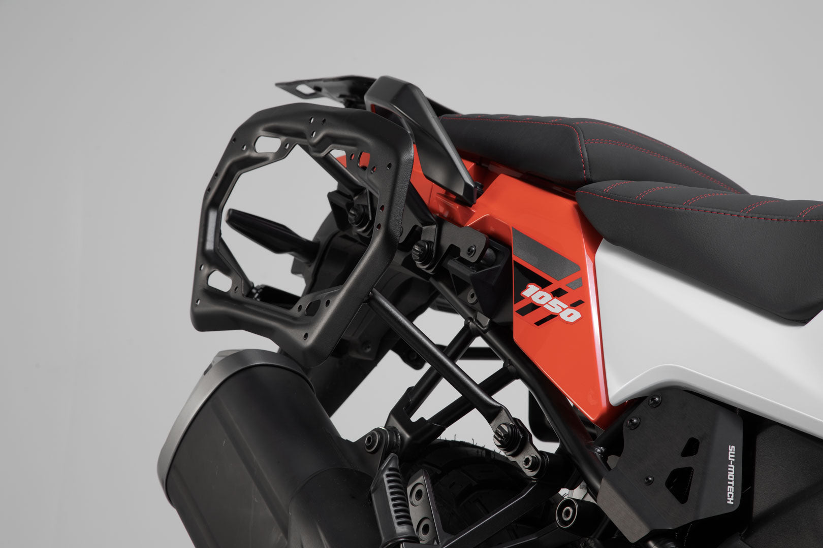 SW-MOTECH / SWモテック DUSC ハードケースシステム ブラック。41/33 l。Suzuki V-Strom 1050 (19-)。 | KFT.05.936.65001/B
