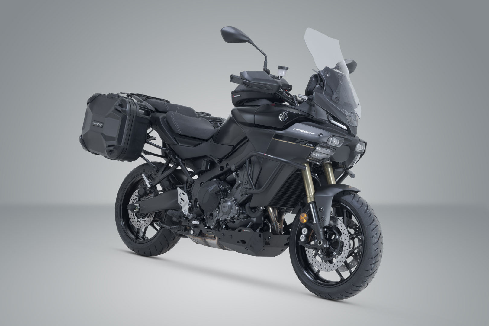 SW-MOTECH / SWモテック DUSC ハードケースシステム ブラック。33/33 l。Yamaha・トレーサー 9/GT/GT+ (24-)。 | KFT.06.597.65000/B