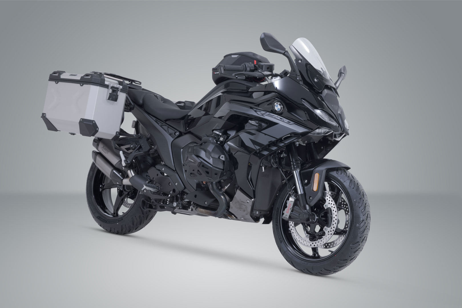 SW-MOTECH / SWモテック TRAX ADV アルミケースシステム シルバー 45/45 リットル BMW R 1300 R / R 1300 RS (25-)用。 | KFT.07.018.70100/S