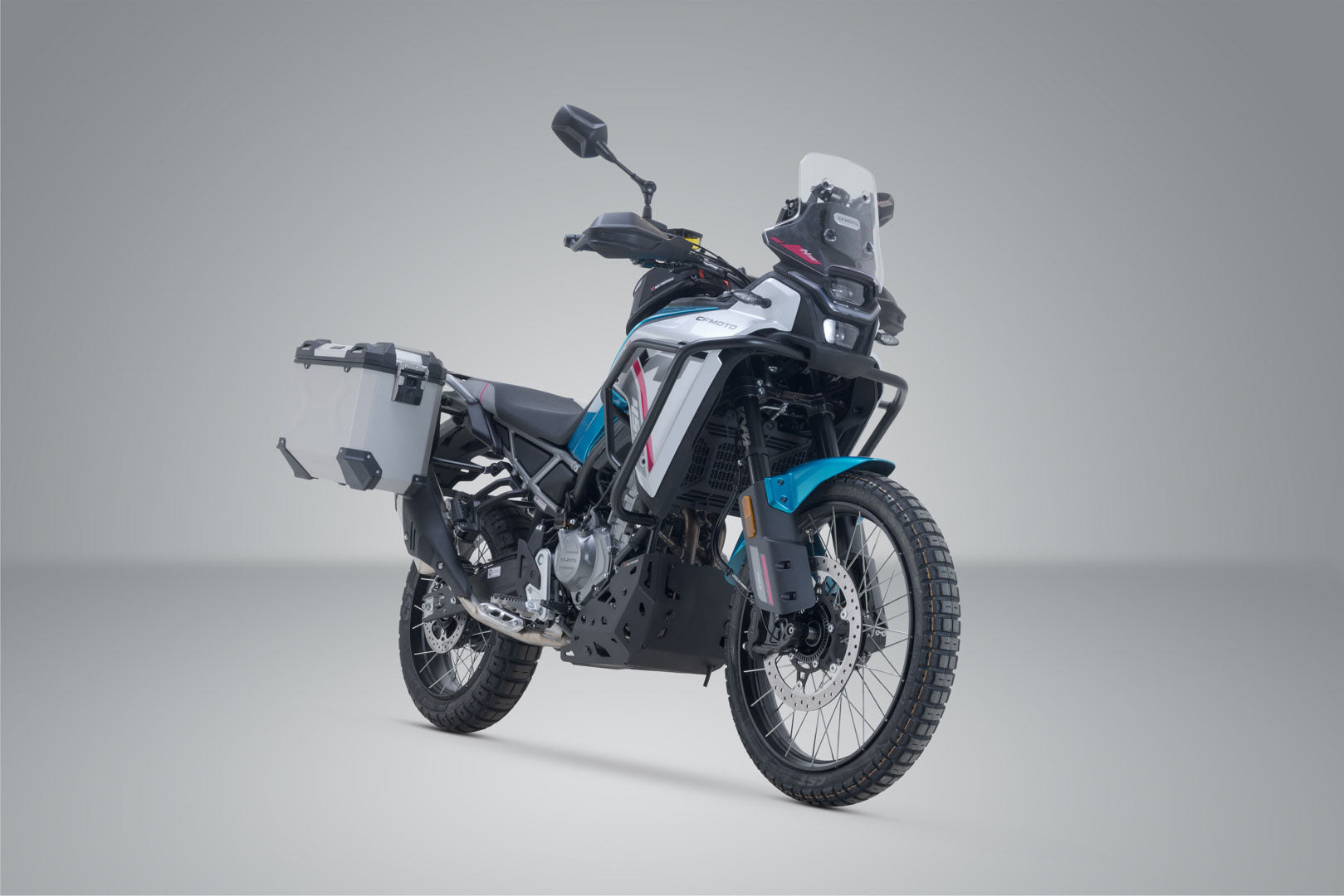 SW-MOTECH / SWモテック TRAX ADV アルミケースシステム シルバー 45/37 リットル. CFMoto 450MT (23-)。 | KFT.10.625.70000/S
