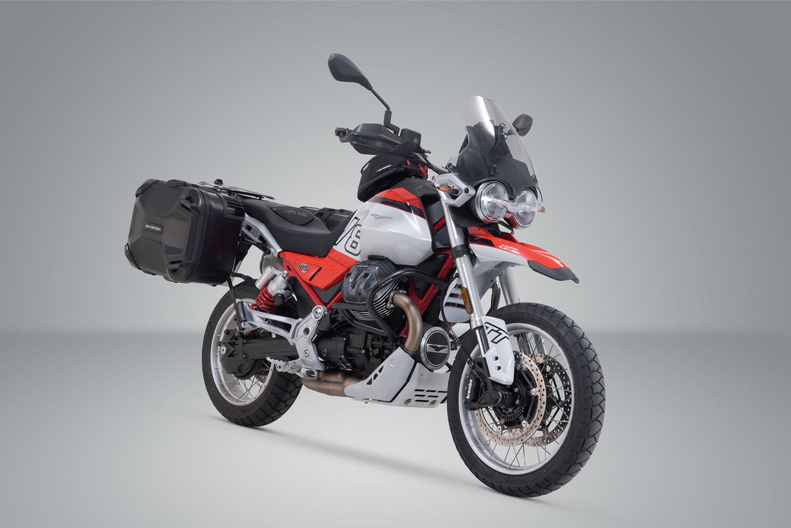 SW-MOTECH / SWモテック DUSC ハードケースシステム ブラック。33/41 l。Moto Guzzi V85 TT/ Strada (24-)。 | KFT.17.632.65001/B