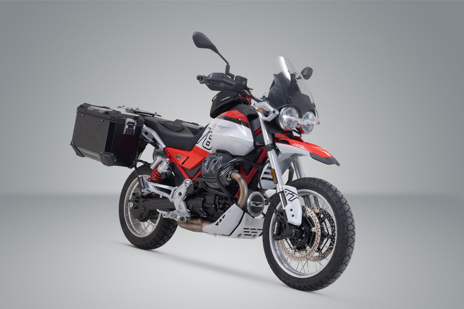 SW-MOTECH / SWモテック TRAX ADV アルミケースシステム ブラック。37/45 リットル。Moto Guzzi V85 TT/ Strada (24-)。 | KFT.17.632.70000/B