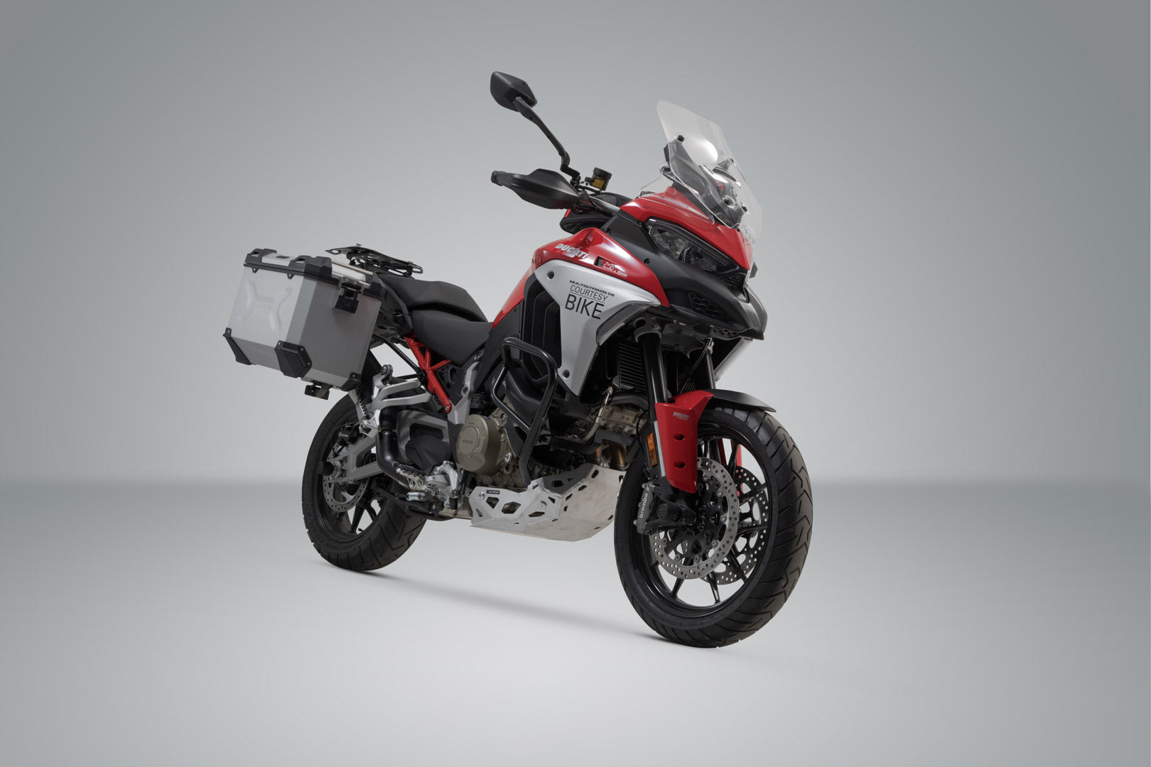 SW-MOTECH / SWモテック TRAX ADV アルミケースシステム USモデル シルバー 45/45 リットル. ドゥカティ・Multistrada V4 (20-). | KFT.22.822.70302/S
