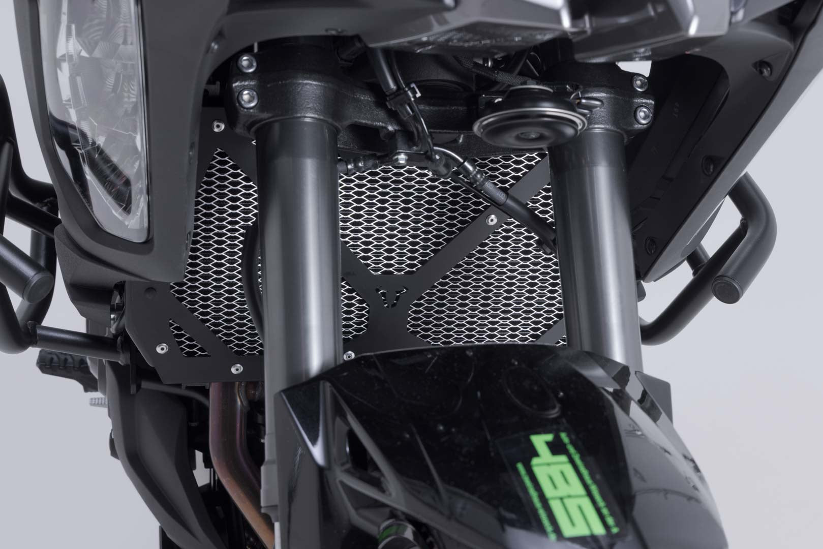 SW-MOTECH / SWモテック ラジエーターガード ブラック/シルバー。Versys 1000 (18-) / 1100 (24-)。 | KLS.08.922.10001