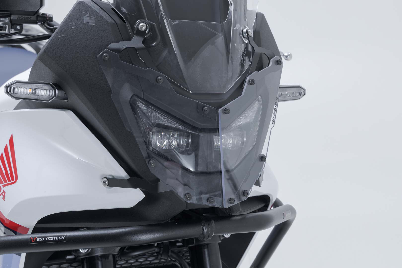 SW-MOTECH / SWモテック ヘッドライトガード用マウントブラケット(カバー付き)。Honda XL750 トランスアルプ(24-)。 | LPS.01.070.10100/B