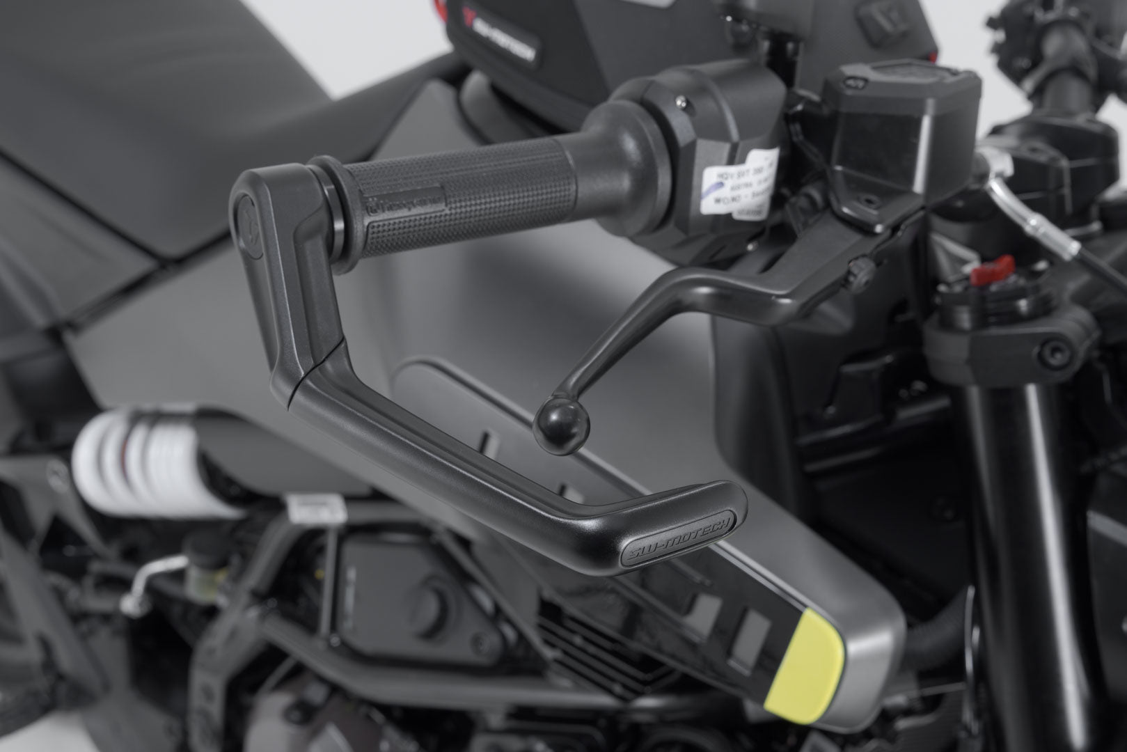 SW-MOTECH / SWモテック レバープロテクター(ブラック)。ハスクバーナ・スヴァルトピレン/ヴィットピレン 401 (23-)。 | LVG.03.014.10000/B