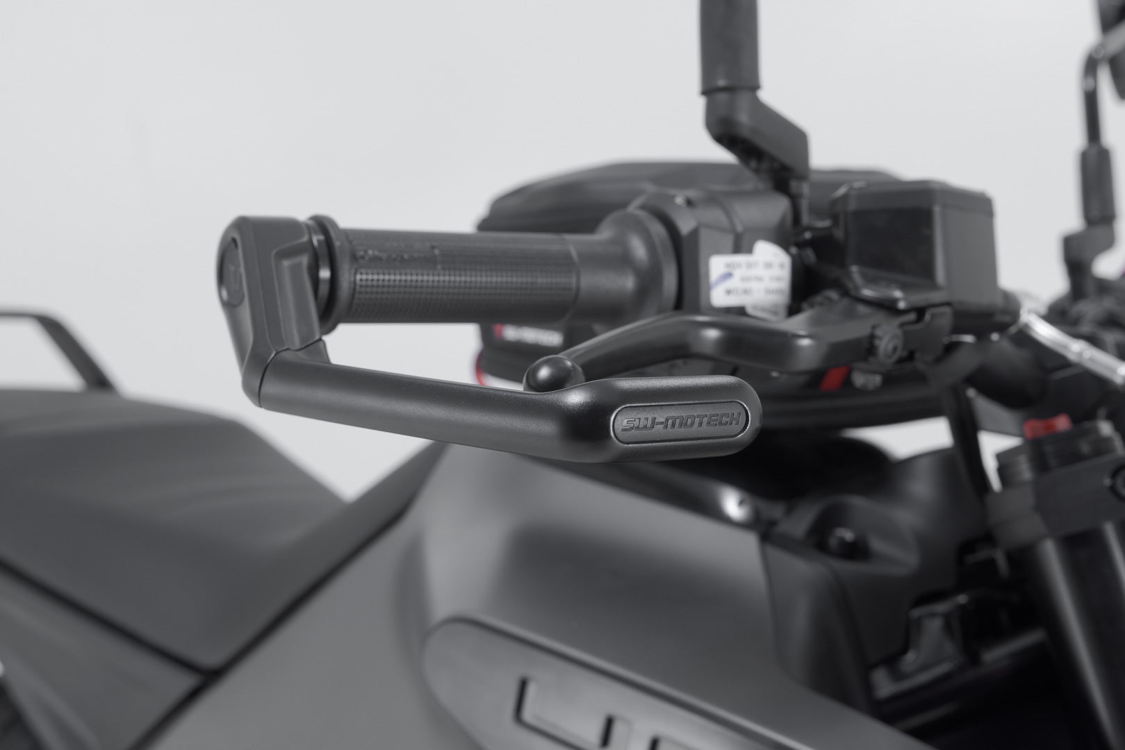 SW-MOTECH / SWモテック レバープロテクター(ブラック)。ハスクバーナ・スヴァルトピレン/ヴィットピレン 401 (23-)。 | LVG.03.014.10000/B