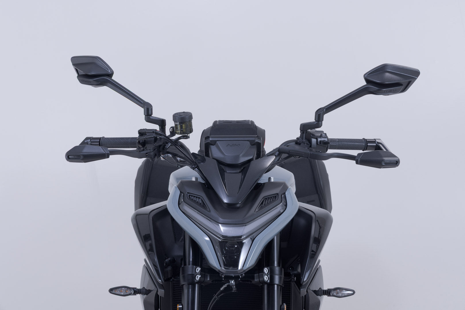 SW-MOTECH / SWモテック レバープロテクター(ウィンドディフレクター付き)、ブラック。CFMoto 675NK (25-)。 | LVG.10.068.11000/B