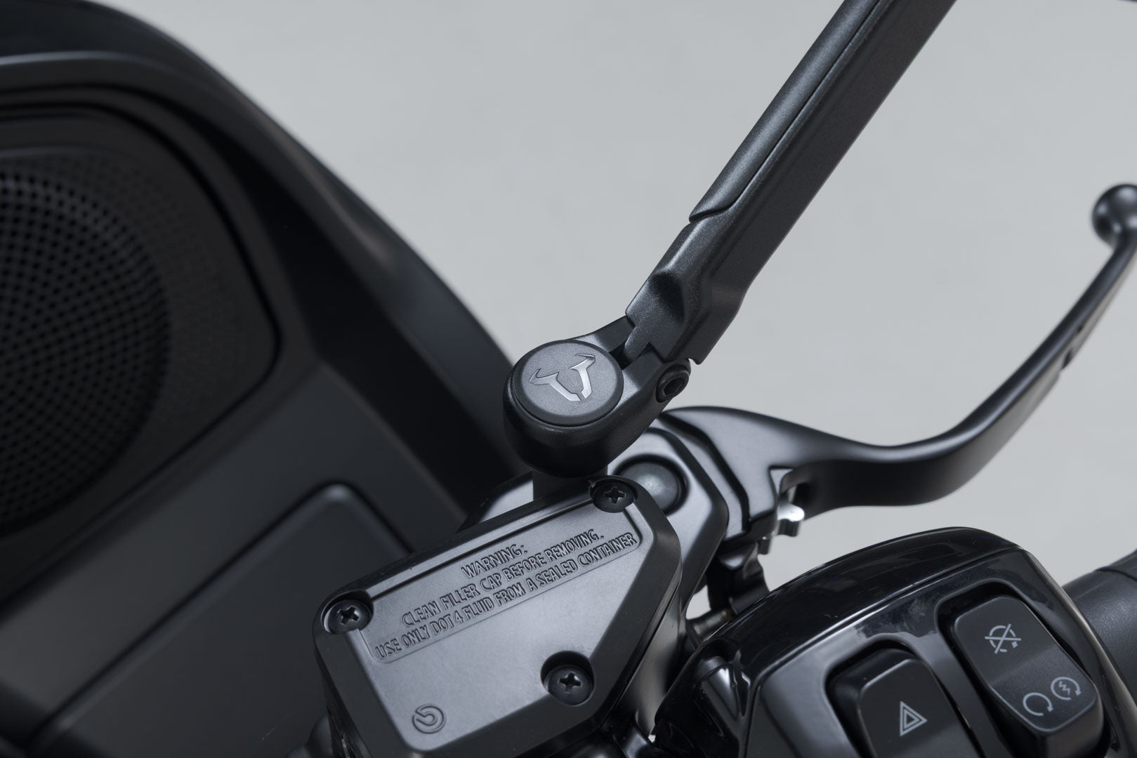 SW-MOTECH / SWモテック スポーツショートミラーセット。Harley-Davidson ロードグライド (24-)。 | MIR.18.850.10000