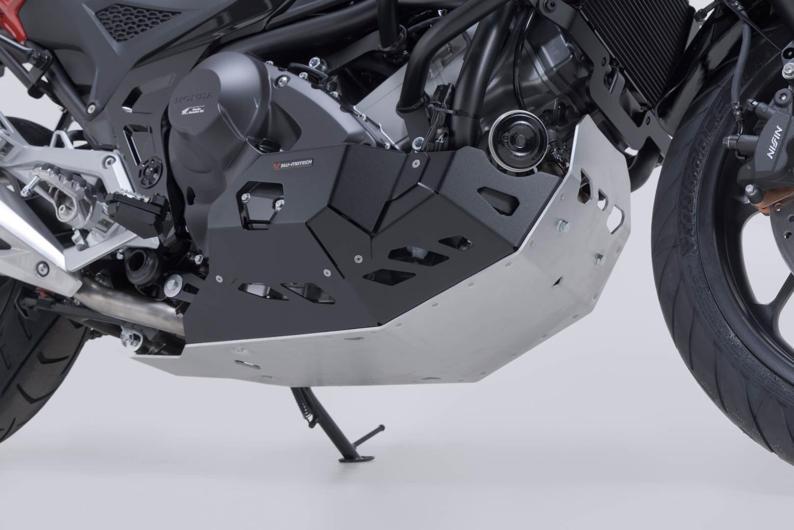 SW-MOTECH / SWモテック エンジンガード(ブラック/シルバー)。Honda NC700 / NC750(DCT搭載)。 | MSS.01.151.10102