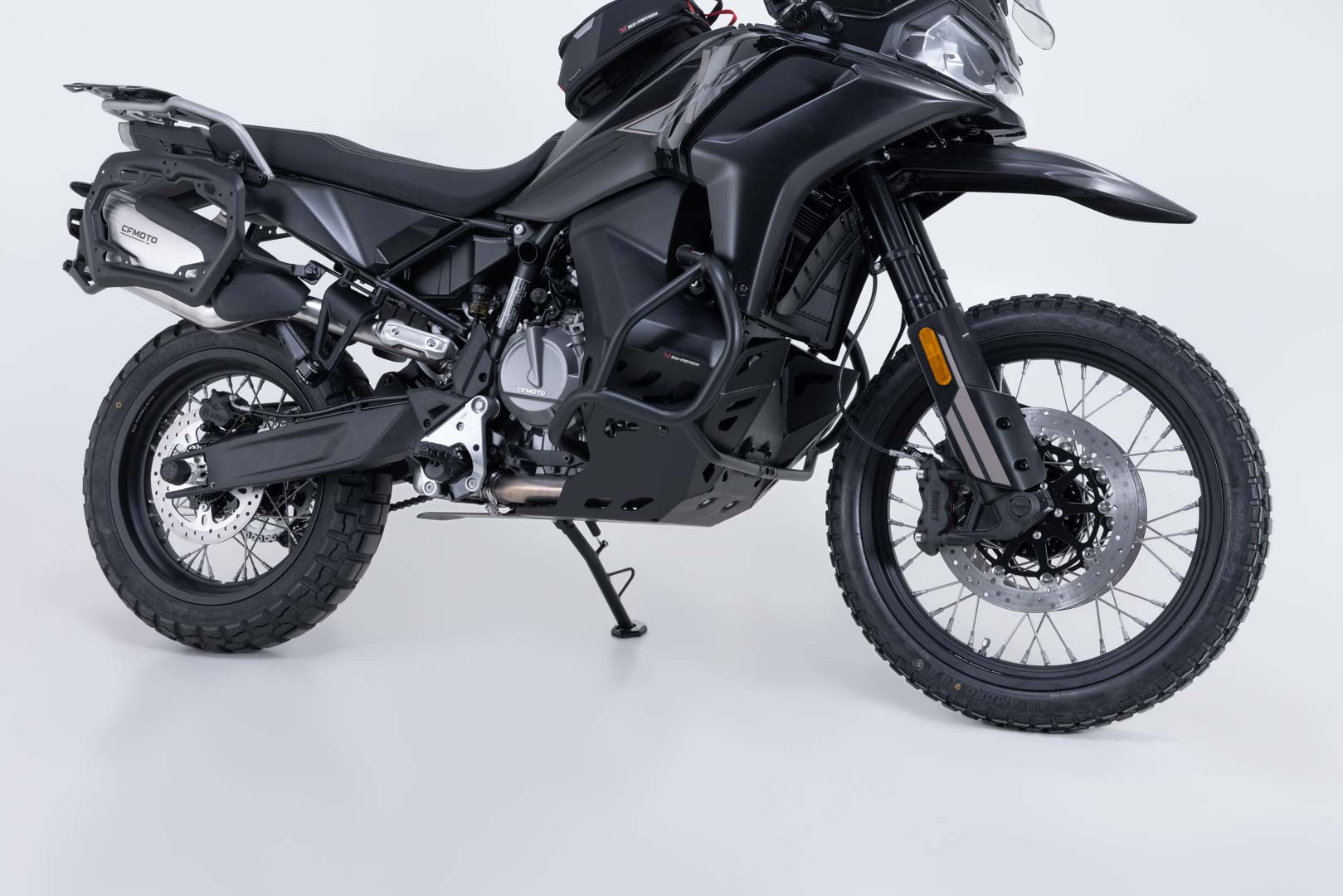 SW-MOTECH / SWモテック エンジンガード(ブラック)。CFMoto 800MT-X (24-)。 | MSS.10.057.10000/B