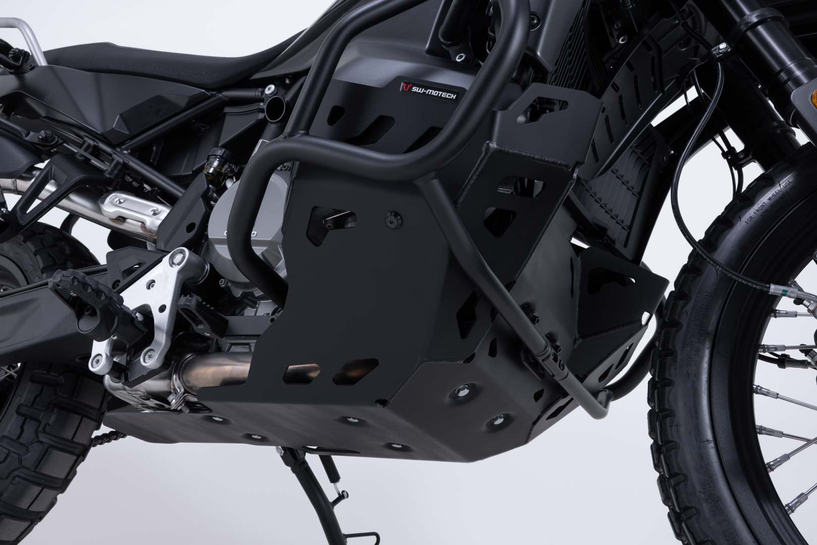 SW-MOTECH / SWモテック エンジンガード(ブラック)。CFMoto 800MT-X (24-)。 | MSS.10.057.10000/B
