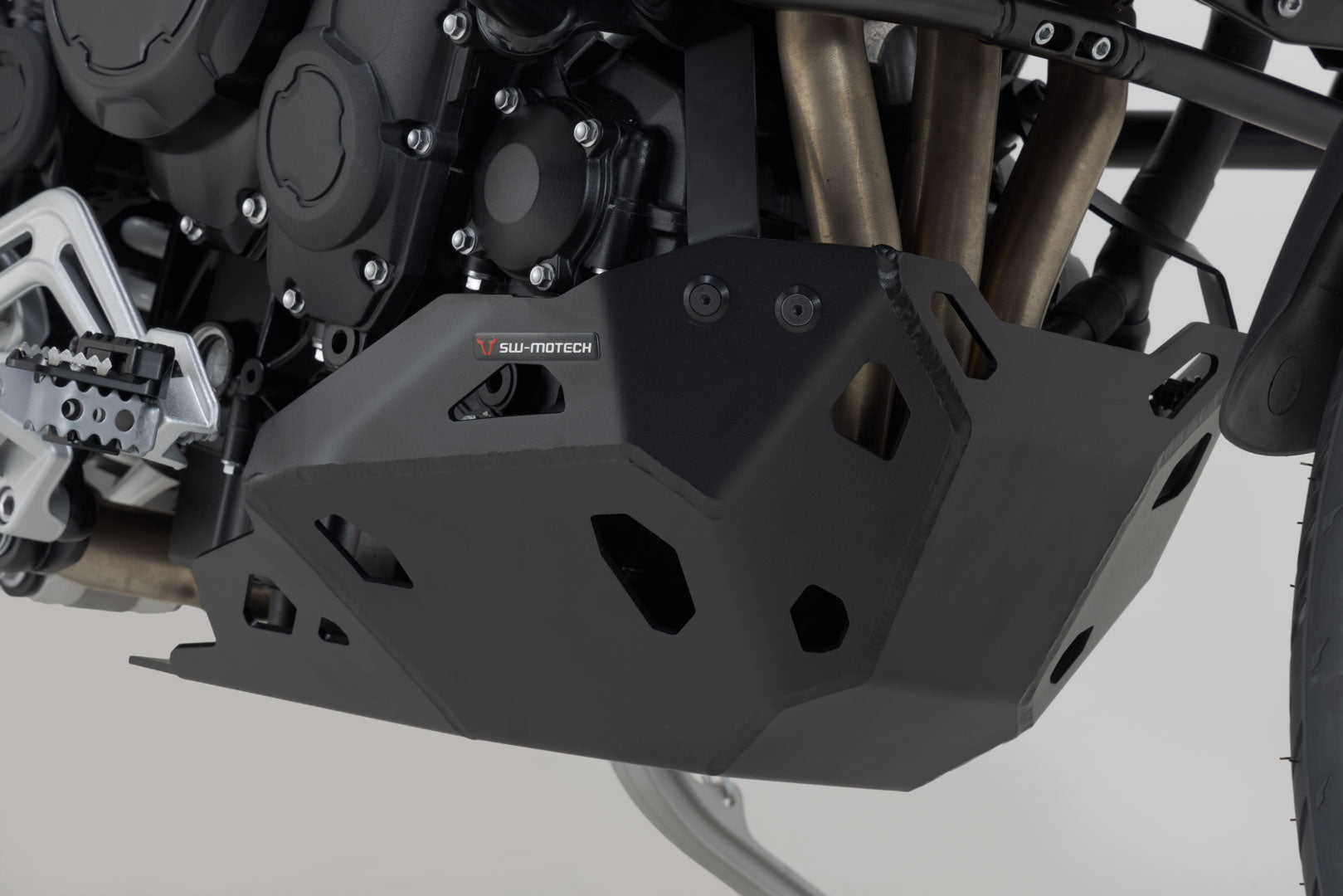 SW-MOTECH / SWモテック エンジンガード(ブラック)。Triumph・タイガー 900 GT/ラリー PRO(23-)。 | MSS.11.608.10000/B