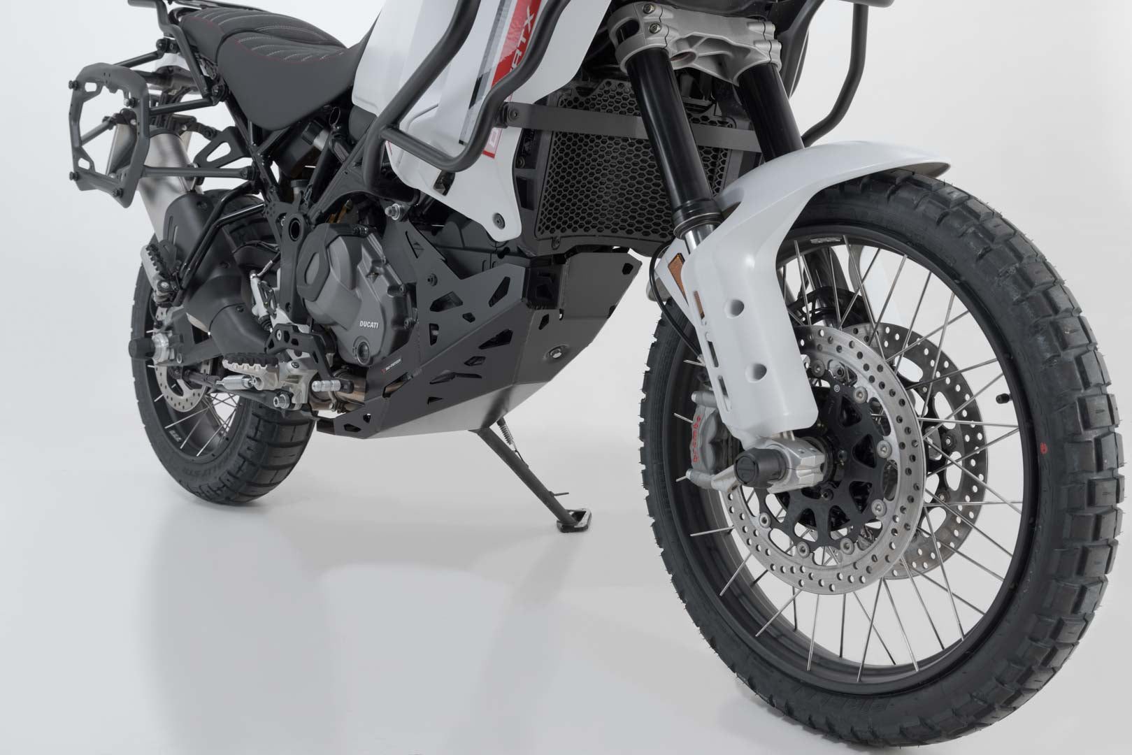SW-MOTECH / SWモテック エンジンガード(ブラック)。Ducati DesertX (22-) / Rally (23-)。 | MSS.22.995.10001/B