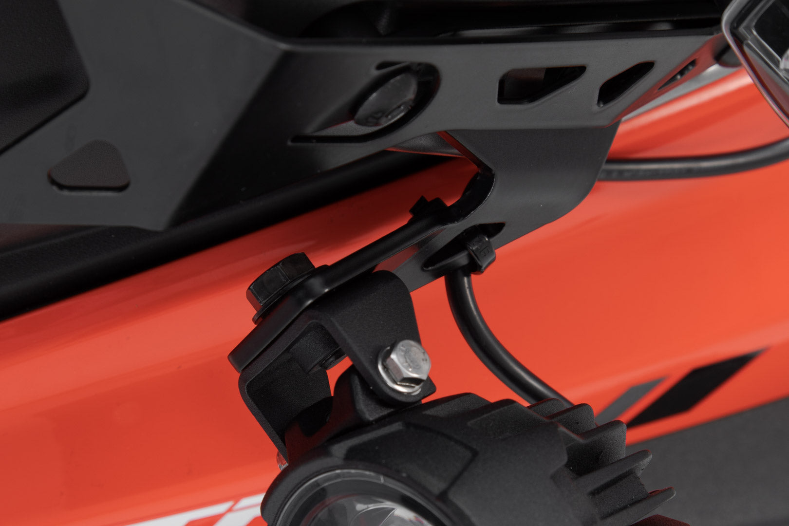 SW-MOTECH / SWモテック EVO ロングビームヘッドライトキット(ブラック)。Suzuki V-Strom 1050(19年~)。 | NSW.05.936.61001/B