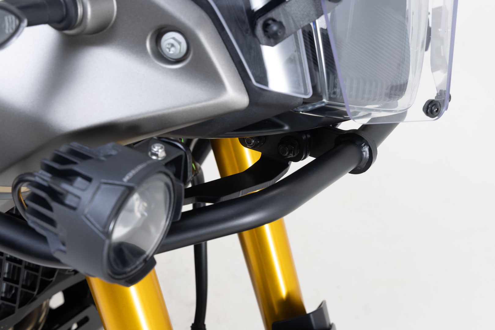 SW-MOTECH / SWモテック ヘッドライトホルダー(ブラック)。Yamaha テネレ 700 / ラリー(24-)。 | NSW.06.799.10101/B