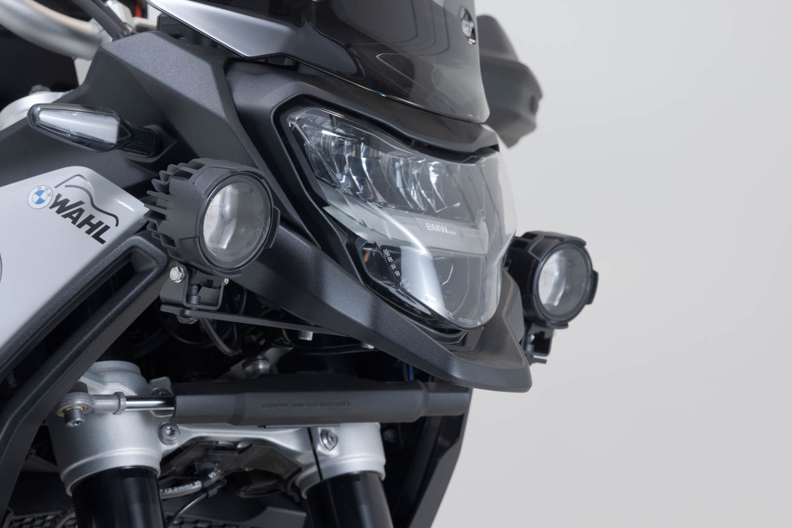 SW-MOTECH / SWモテック EVO ロングレンジヘッドライトキット(ブラック)。BMW F 900 GS (23-)。 | NSW.07.602.61000/B