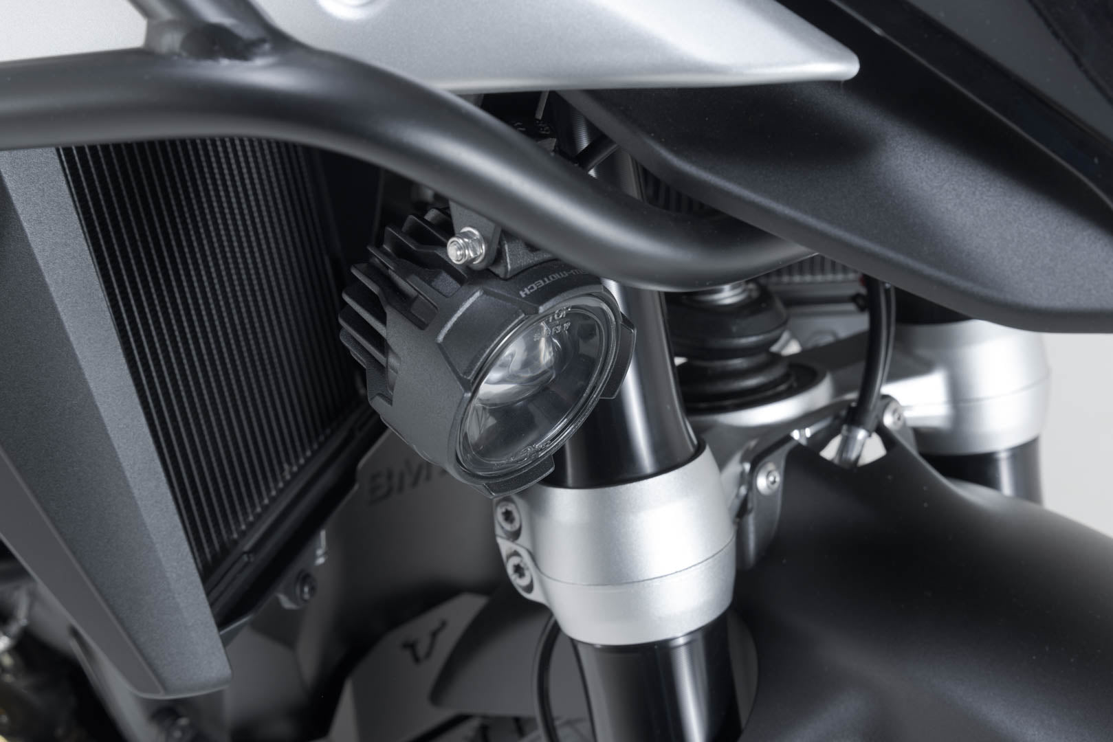 SW-MOTECH / SWモテック EVO ロングレンジヘッドライトキット(ブラック)。BMW R 1300 GS(23-)。 | NSW.07.975.61000/B