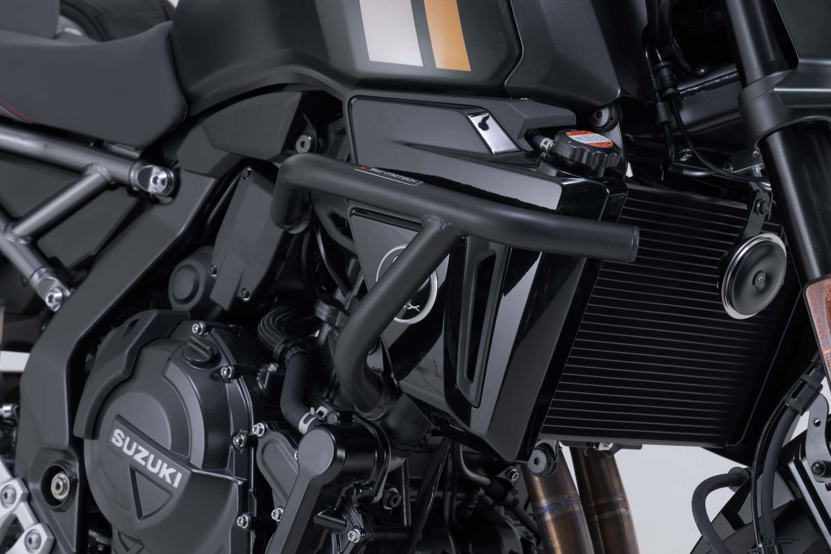 SW-MOTECH / SWモテック クラッシュバー(ブラック)。Suzuki GSX-8T / TT (25-)。 | SBL.05.031.10000/B