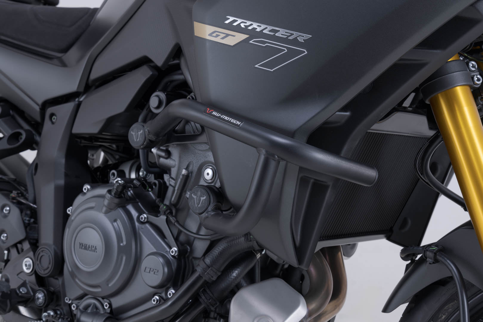 SW-MOTECH / SWモテック ブラック・クラッシュバー。Yamaha・トレーサー7 / GT (25-)。 | SBL.06.020.10000/B