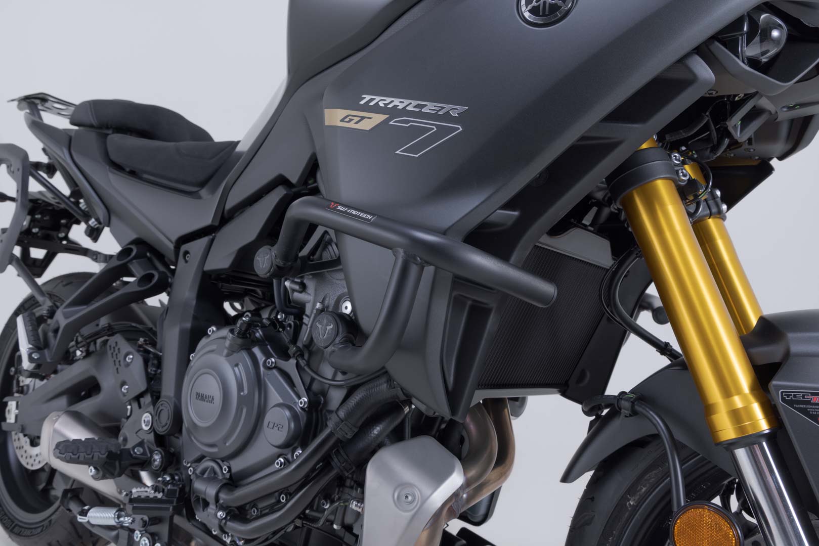 SW-MOTECH / SWモテック ブラック・クラッシュバー。Yamaha・トレーサー7 / GT (25-)。 | SBL.06.020.10000/B