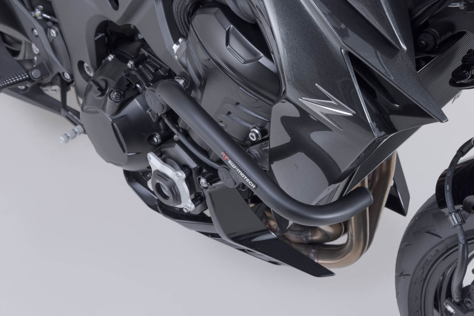 SW-MOTECH / SWモテック ブラック・クラッシュバー。Kawasaki Z1100 (25-)。 | SBL.08.065.10000/B