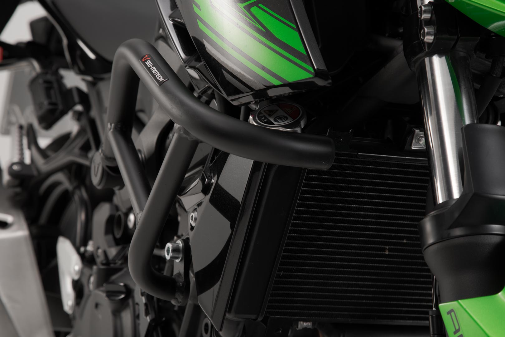 SW-MOTECH / SWモテック ブラック・クラッシュバー。Kawasaki Z400 (18-)、Z500 (23-)。 | SBL.08.923.10001/B