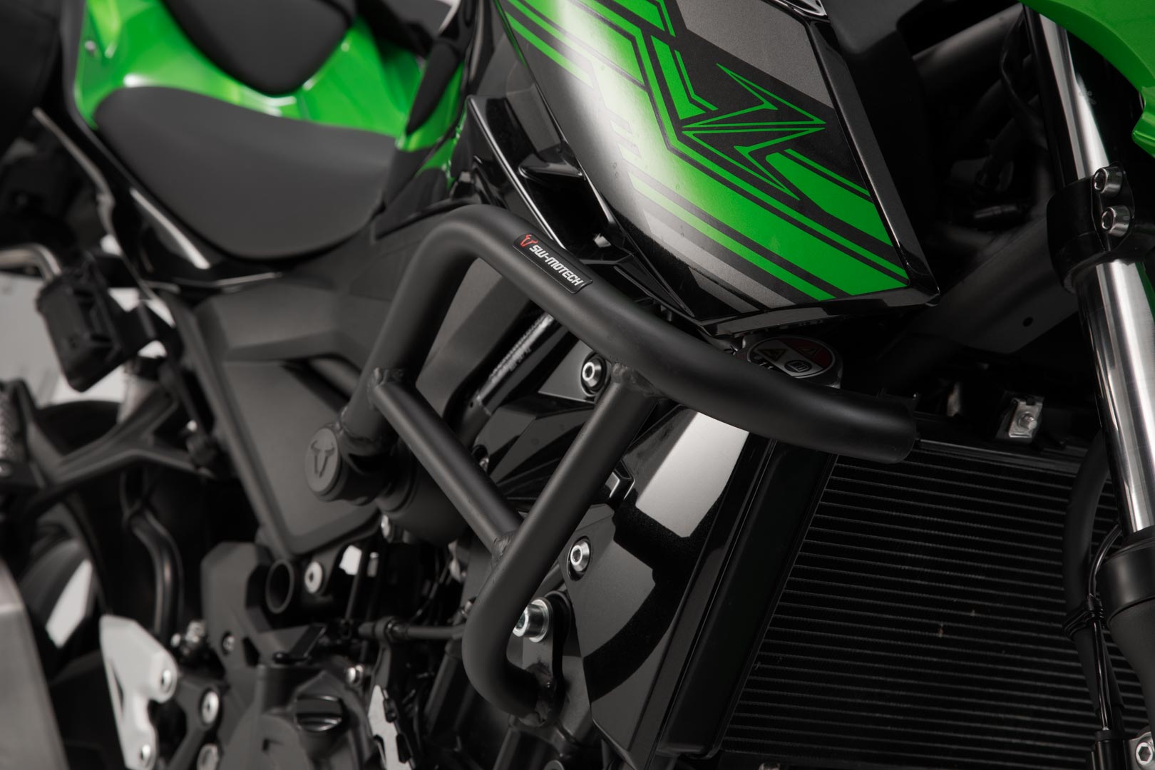 SW-MOTECH / SWモテック ブラック・クラッシュバー。Kawasaki Z400 (18-)、Z500 (23-)。 | SBL.08.923.10001/B