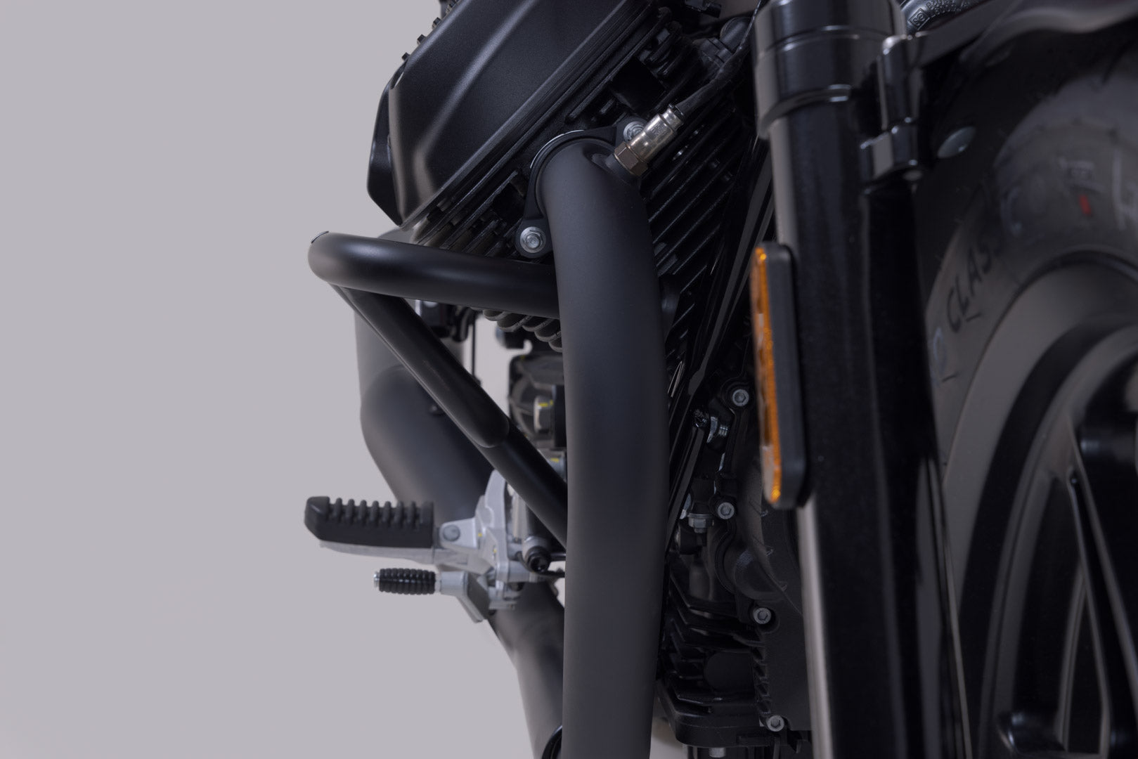 SW-MOTECH / SWモテック ブラック・クラッシュバー。Moto Guzzi V7/V9 モデル用。 | SBL.17.847.10000/B