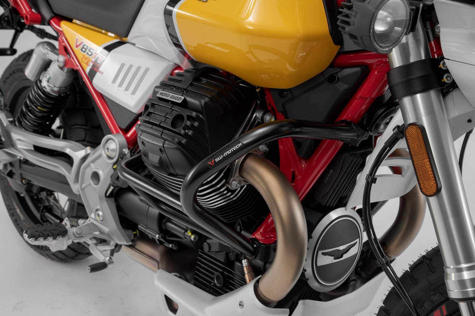 SW-MOTECH / SWモテック クラッシュバー(ブラック)。Moto Guzzi V85 TT/Travel/Strada(19-)。 | SBL.17.925.10001/B