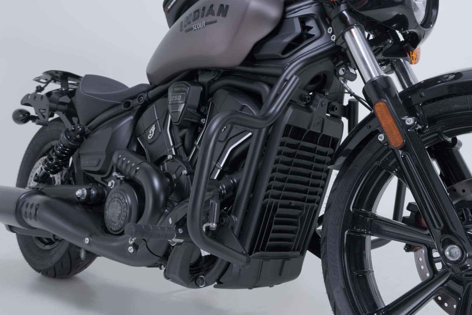 SW-MOTECH / SWモテック ブラック・クラッシュバー。インディアン・スカウト・モデル(24-)。 | SBL.20.394.10000/B