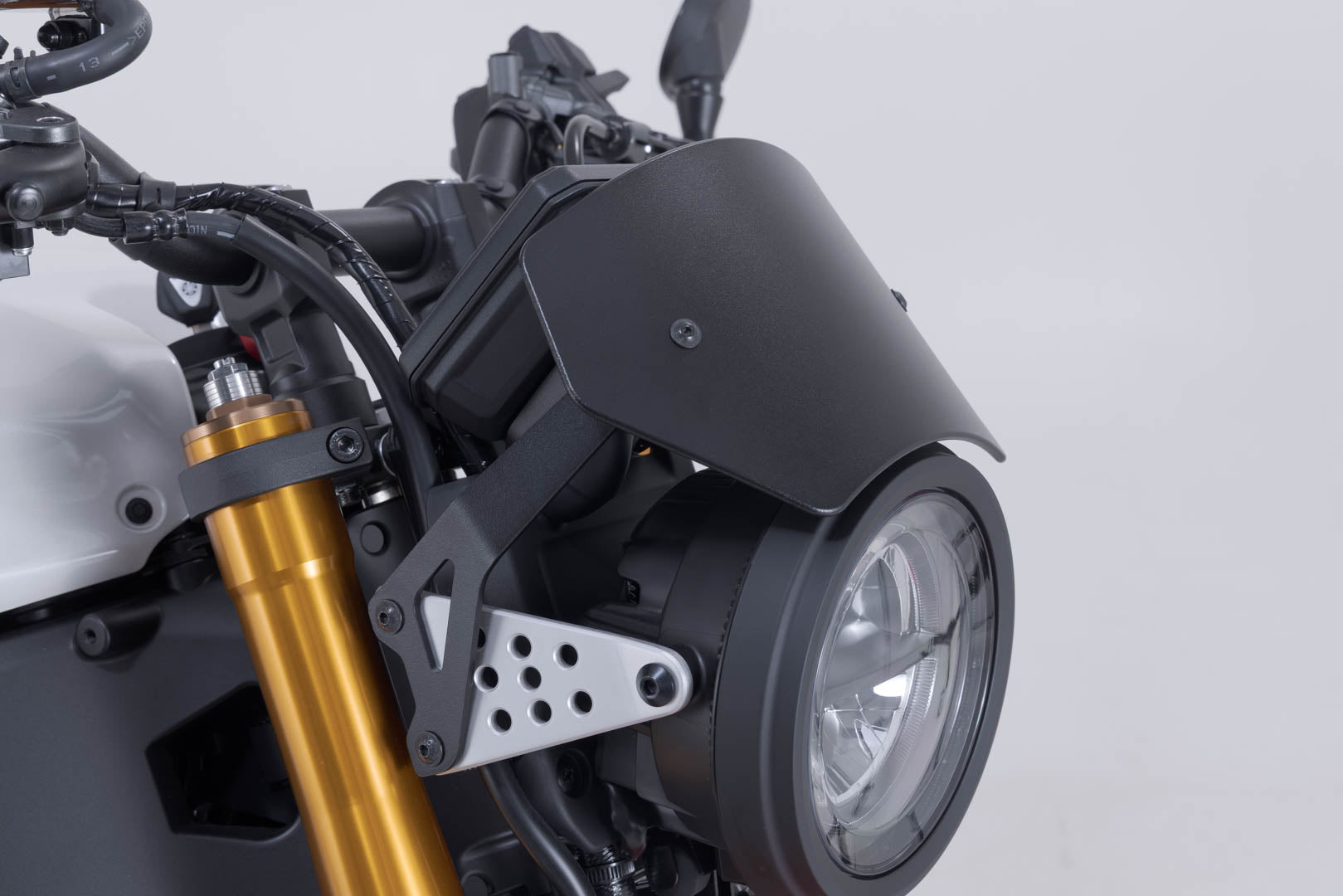 SW-MOTECH / SWモテック ブラックウィンドシールド。Yamaha XSR900 (21-)。 | SCT.06.932.10001/B