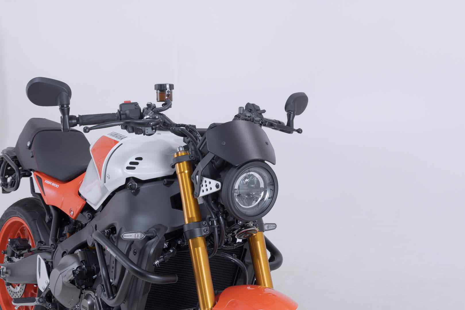 SW-MOTECH / SWモテック ブラックウィンドシールド。Yamaha XSR900 (21-)。 | SCT.06.932.10001/B