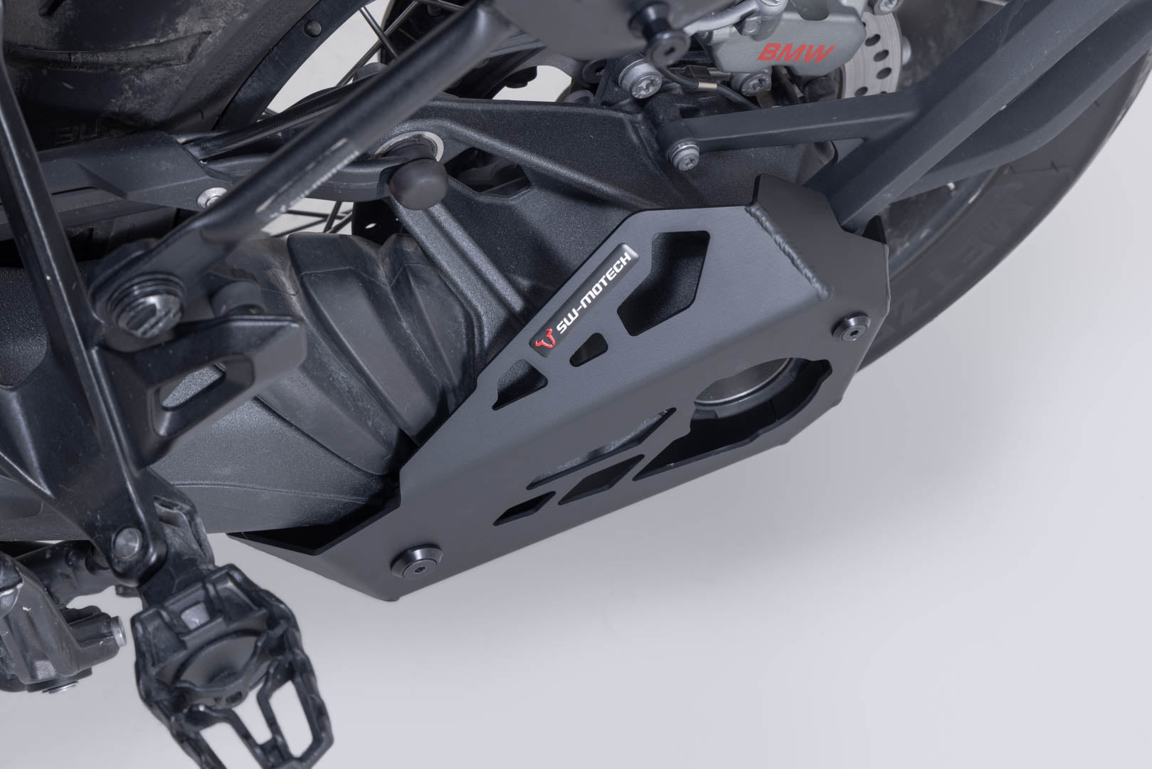SW-MOTECH / SWモテック カードアンプロテクター(ブラック)。BMW R 1300 GS (23-) / Adventure (24-)。 | SCT.07.975.10200/B
