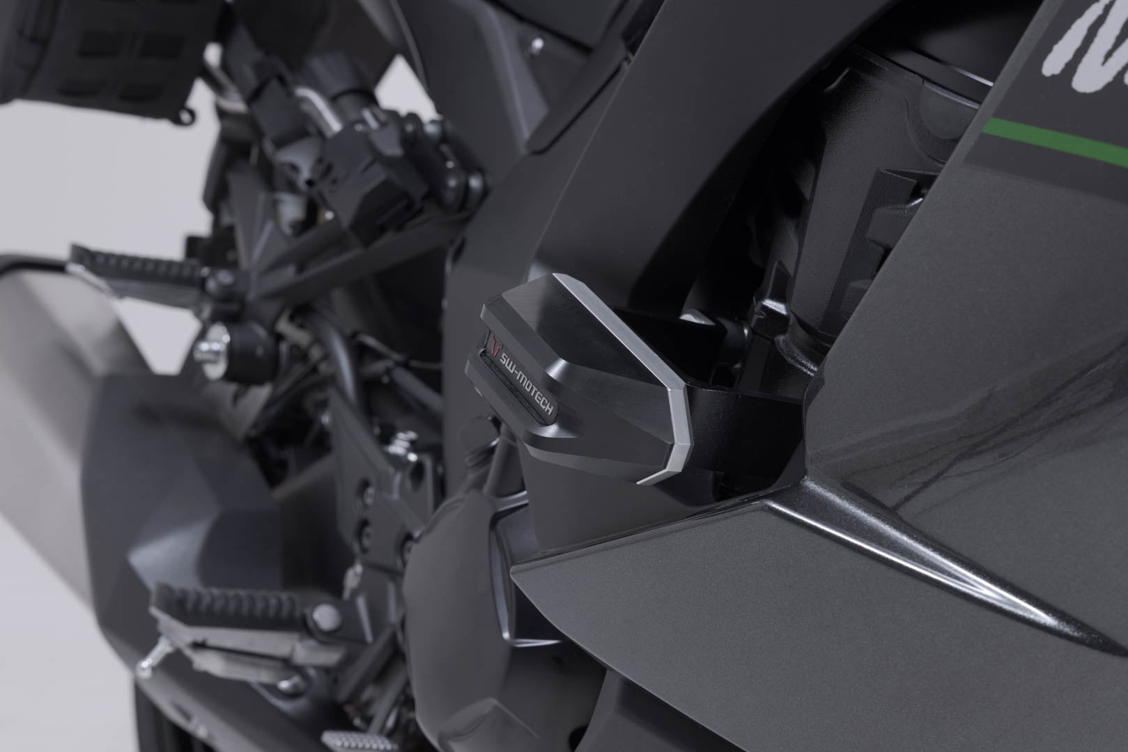 SW-MOTECH / SWモテック フォールパッドキット(ブラック)。Kawasaki ニンジャ 1000SX、1100 SX/SE。 | STP.08.590.11602/B