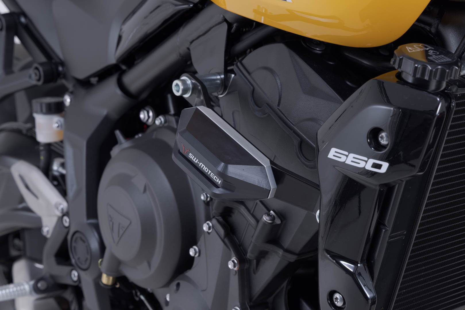 SW-MOTECH / SWモテック フォールパッドキット(ブラック)。Triumph・トライデント660/タイガー660(21年~)。 | STP.11.590.10502/B