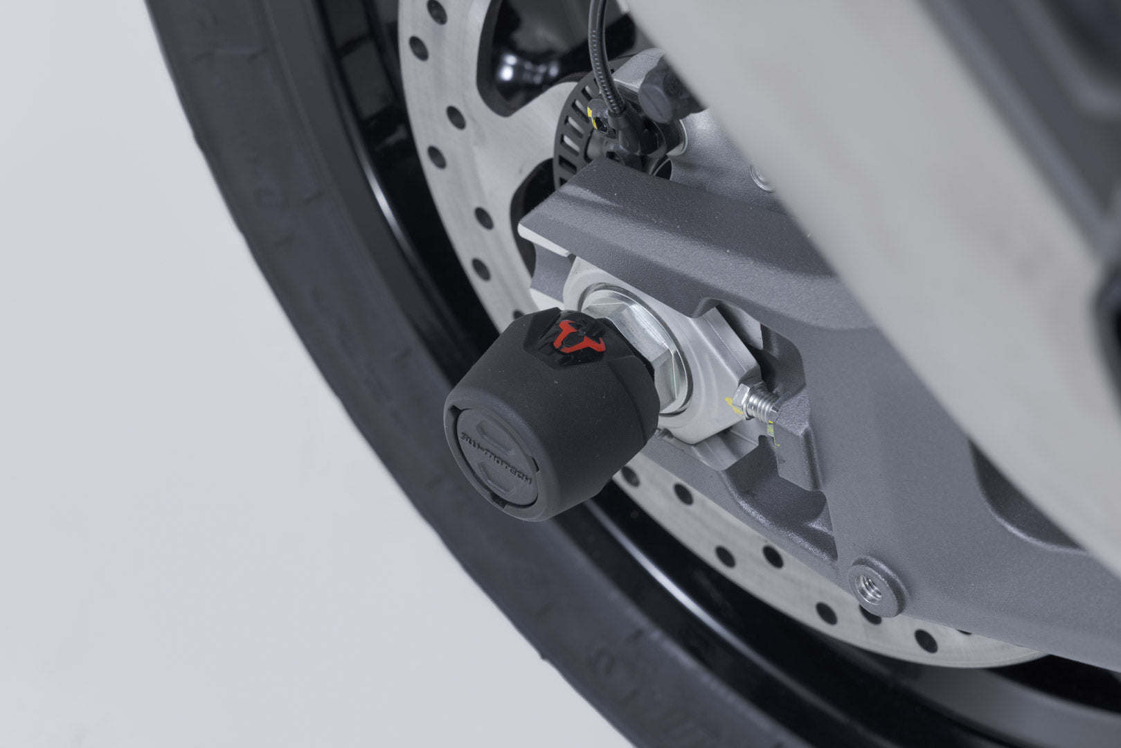 SW-MOTECH / SWモテック リアアクスル用ストールパッドキット(ブラック)。Ducati・ムルティストラーダ V2 / V2 S (24-)。 | STP.22.176.10800/B
