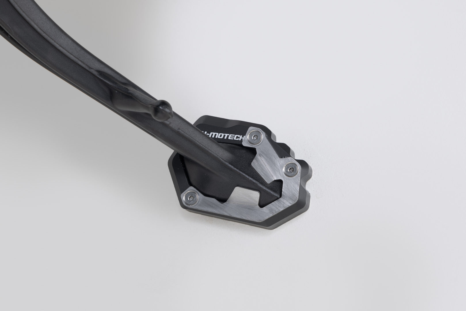 SW-MOTECH / SWモテック サイドスタンドプレート拡張パーツ ブラック/シルバー。ロイヤル・エンフィールド ヒマラヤン 450/ラリー | STS.41.620.10000