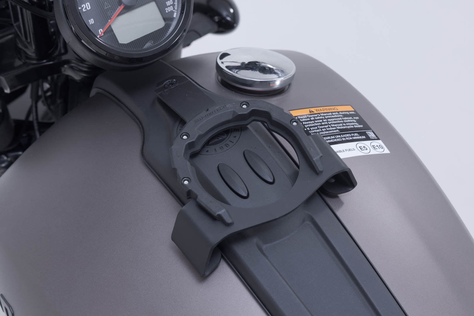 SW-MOTECH / SWモテック PRO タンクリング ブラック。インディアン・スカウトモデル(24年~)※Limit+Techを除く。 | TRT.00.787.34200/B
